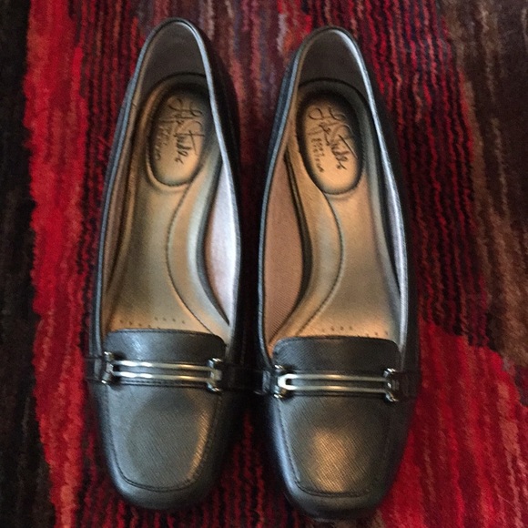 Life Stride Shoes - Black Life Stride Low/Mid Heel Pumps 9W
